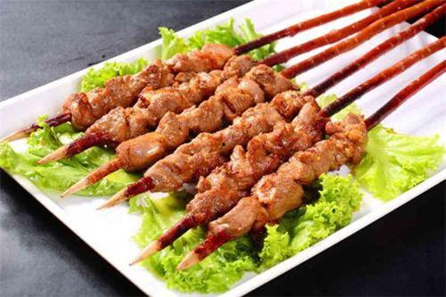 吉林市网红地摊烧烤,网红地摊美食，街头烟火气浓