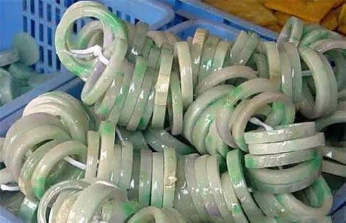 怎么看翡翠是不是威料,如何辨别真伪与品质